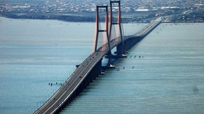 Pengendara Roda Dua di Suramadu Mulai Dialihkan
