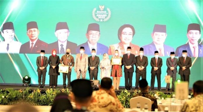 Gubernur Kaltim dan Bupati Nagan Raya Terima Penghargaan dari Baznas