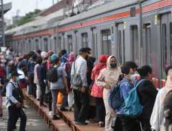 Pengguna KRL Jelang Libur Imlek Berkurang