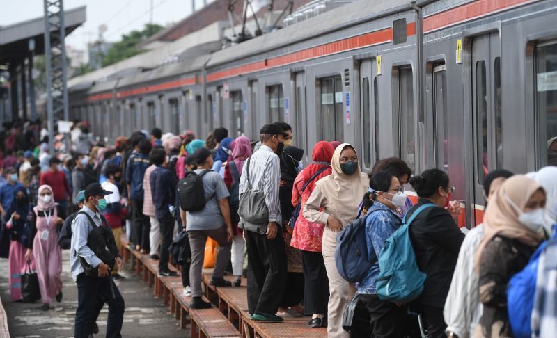 Pengguna KRL Jelang Libur Imlek Berkurang