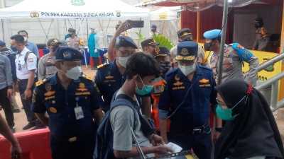 Menhub Pantau Prokes di Pelabuhan Kali Adem Jakut