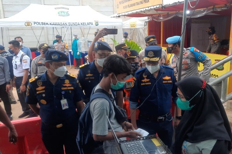 Menhub Pantau Prokes di Pelabuhan Kali Adem Jakut
