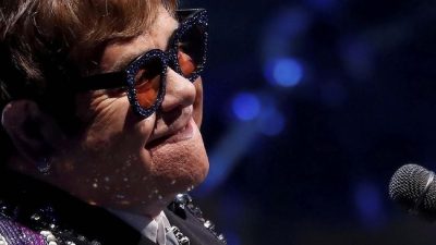 Sempat Tertunda Akibat Pandemi, Elton John Lanjutkan Tur Selamat Tinggal