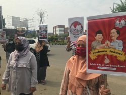 Emak-emak di Karawang Deklarasikan Dukungan Prabowo-Jokowi Maju Pilpres 2024