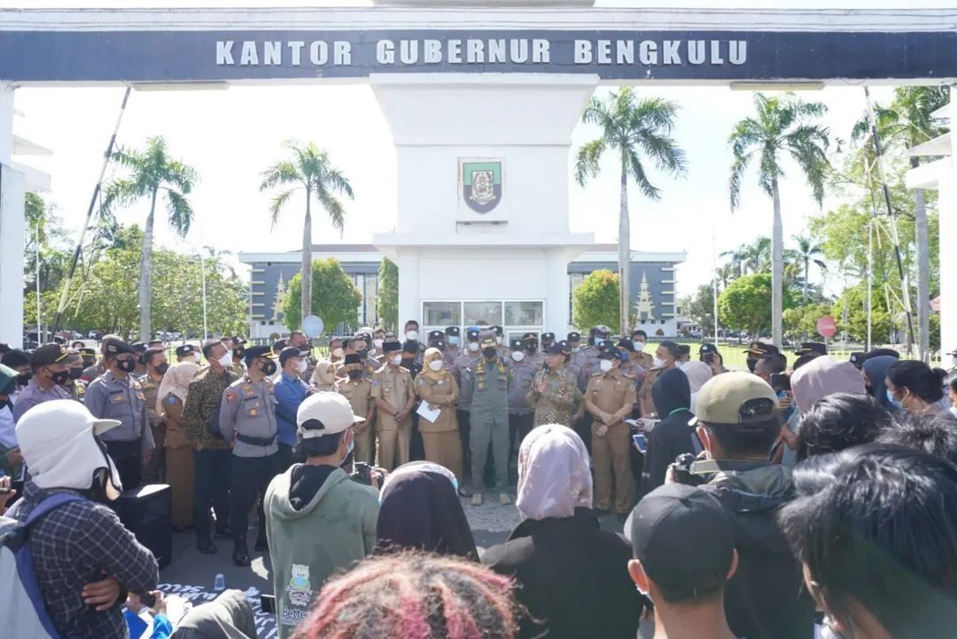 Koalisi Tolak Tambang Pasir Besi Seluma Demo Gubernur