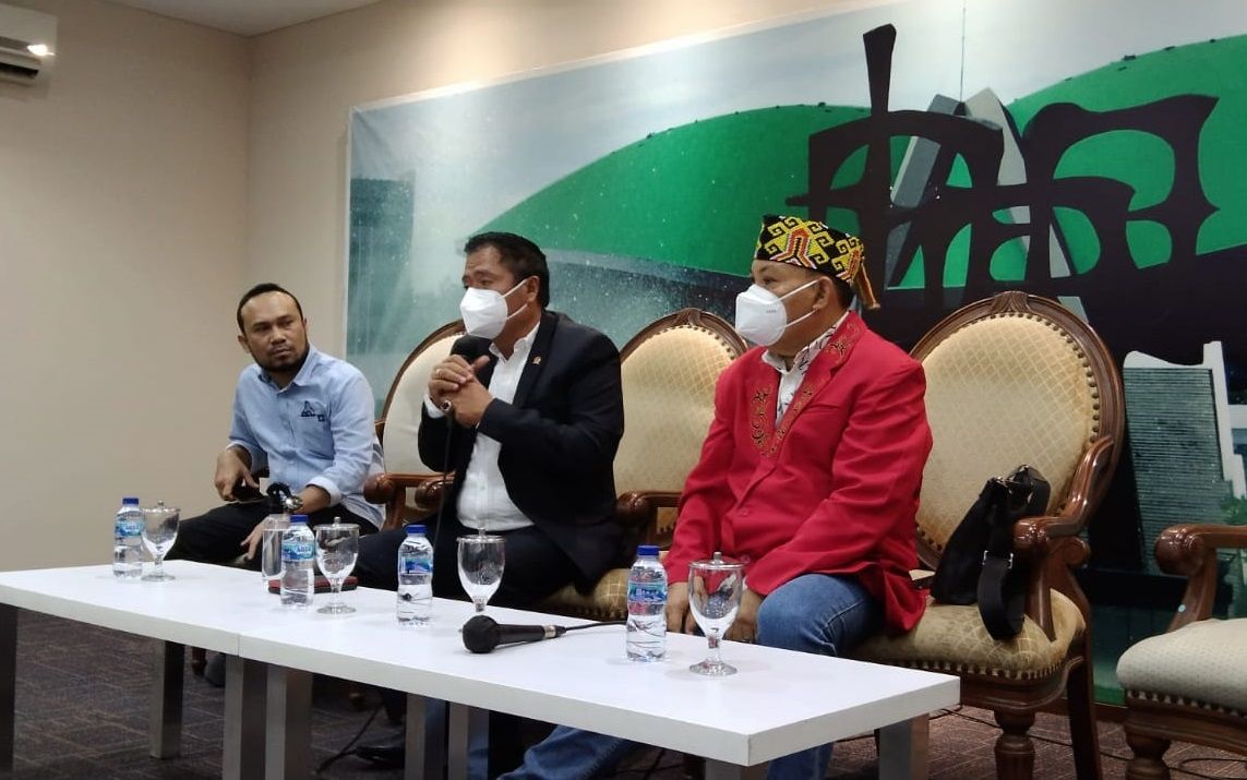 Lasarus dan Tokoh Adat Dayak Desak Polisi Tindak Edy Mulyadi