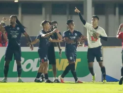 LIGA 1 INDONESIA – Menang Tipis atas Persela, Arema FC Kembali Duduki Puncak Klasemen