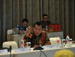 Konflik Kian Memanas, DPR Minta Kemenlu Evakuasi WNI di Ukraina