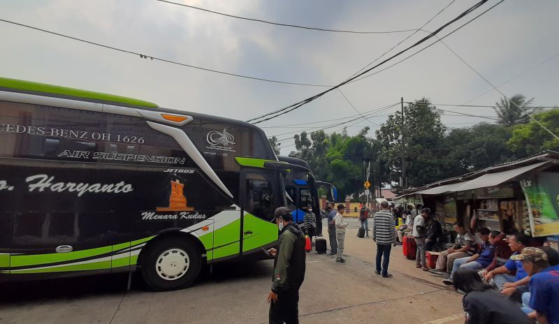 PPKM Naik Level 3, Terminal Lebak Bulus Sepi Penumpang