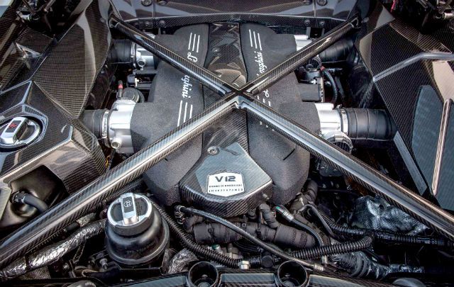 Lamborghini Pertahankan Mobil Mesin Pembakaran Internal