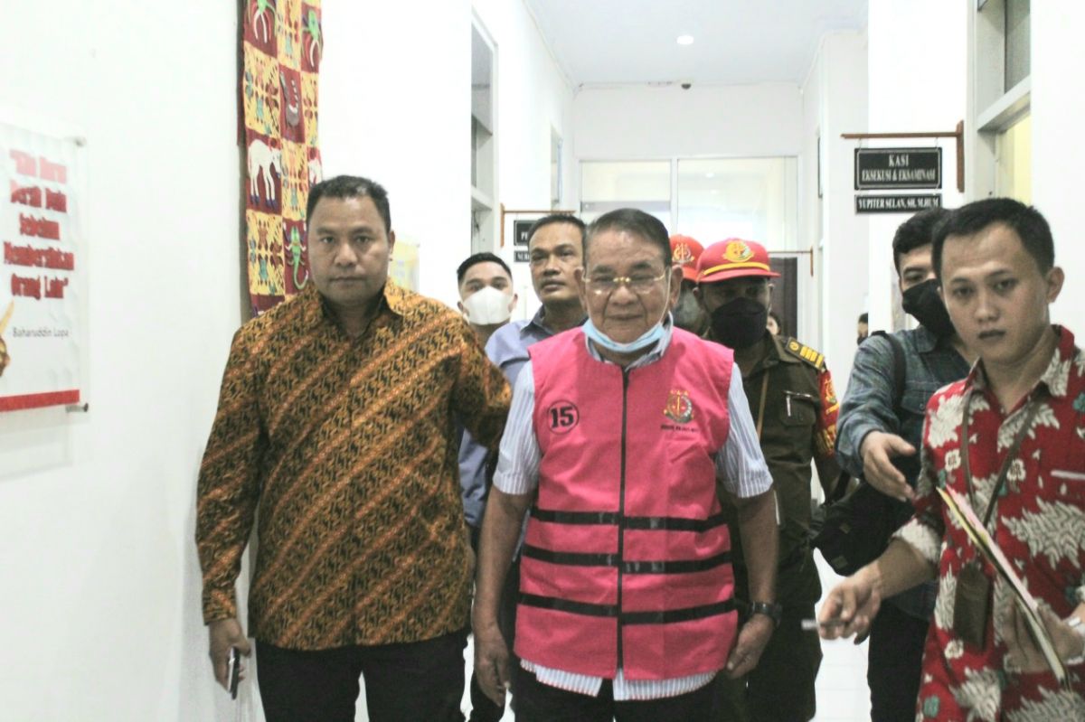 Terbukti Korupsi, Eks Bupati Kupang Dituntut 8, 6 Tahun Penjara