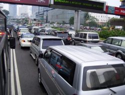 Mengatur Jam Pulang Kerja Lebih Awal Hanya Solusi Sementara Atasi Kemacetan di Jakarta