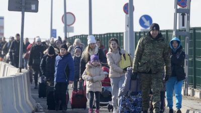 100 Ribu Penduduk Ukraina yang Mengunsi Sudah Masuk ke Polandia