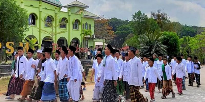 Salafiah Seblak, santri