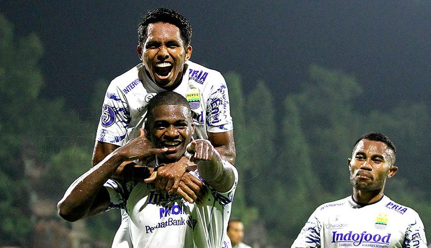 Persib Perpanjang Kontrak Dua Pemainnya