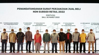 Pupuk Indonesia Beri Penghargaan pada Distributor dan Kios Ritel