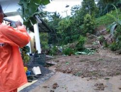 Jalan Trenggalek-Bendungan Tertutup Longsor