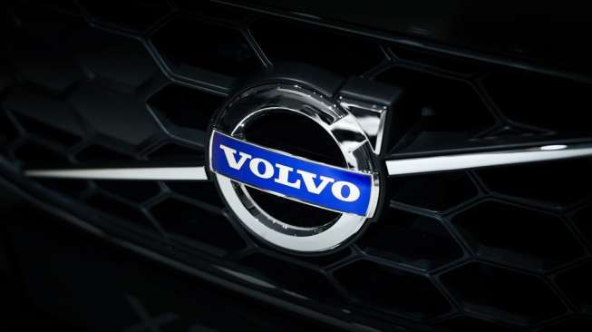 Volvo Tangguhkan Pengiriman Mobil ke Rusia