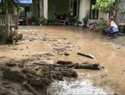 Usai Dihantam Gempa, Pasbar Kembali Diterjang Banjir Bandang