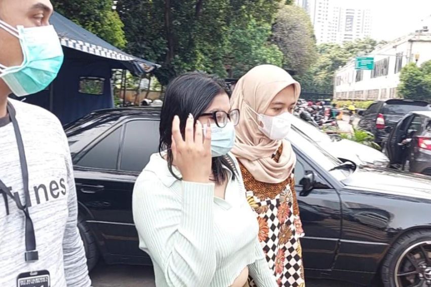Tiba di Polda Metro, Dea OnlyFans Langsung Jalani Pemeriksaan
