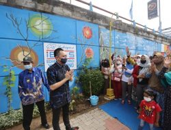 Joss! Ibas Bandingkan Mural Desa di Pacitan dengan Tembok Berlin!