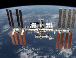 Badan Antariksa Roscosmos Klaim Sanksi Barat ke Rusia Bisa Buat Stasiun Luar Angkasa ISS Jatuh