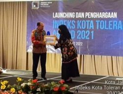 Mantap! Walikota Kupang Terima Trofi Kota Toleran 2021