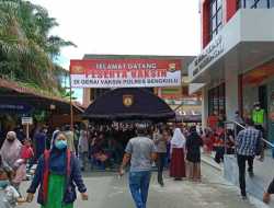 Emak-emak di Bengkulu Rela Desak-desakan Antre Vaksin Demi Minyak Goreng