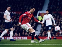Ronaldo Hattrick, MU Menang 3-2 dari Tottenham