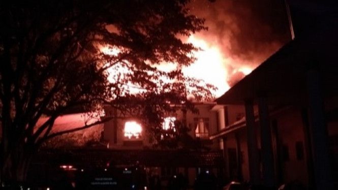 Kantor Bupati Halmahera Selatan terbakar