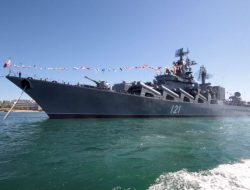 Warga Rusia Berduka Atas Tenggelamnya Kapal Perang Moskva