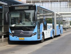 TransJakarta Izinkan Penumpang Buka Puasa Dalam Bus Selama Ramadhan