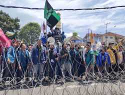 Seribuan Mahasiswa Gelar Aksi Demo di Kantor Pemprov Lampung