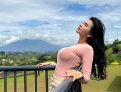 Maria Vania Pose Latar Pegunungan, Netizen: Gunung yang Indah