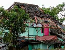 Puting Beliung Porak Porandakan Rumah Warga di Garut