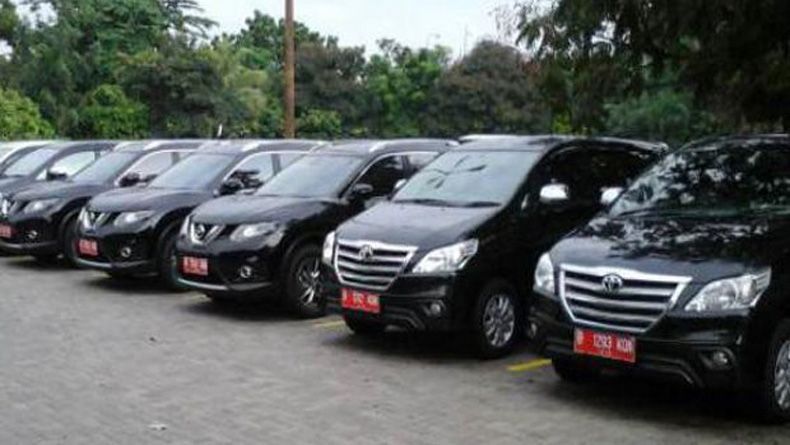 Mobil Dinas