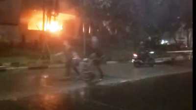 Pos Polisi Penjompongan Jakpus Dibakar Massa