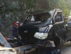 Mobil pikap terjun ke laut usai alami kecelakan di kawasan Sungai Barameh