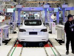 Tesla Tarik 120 Ribu Kendaraan dari AS karena Kerusakan di Pintu