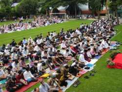 Masyarakat Muslim Indonesia di Bangkok Gelar Salat Id di KBRI