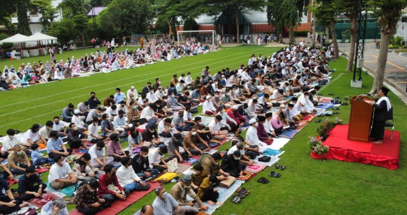 Masyarakat Muslim Indonesia di Bangkok Gelar Salat Id di KBRI