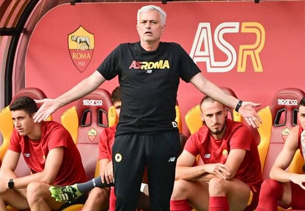 LIGA ITALIA - Mourinho Ingin Boyong Bek Sayap MU Ini ke AS Roma