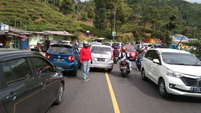 Kamis Pagi, Polisi Catat 11.000 Kendaraan Roda Empat Datangi Kawasan Puncak