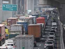 Sebanyak 53 Ribu Kendaraan Tinggalkan Jakarta Melalui Tol Jakarta-Cikampek