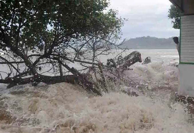 Fenomena Fase Bulan Baru, Pesisir Maros dan Kota Makassar, Banjir Air Pasang