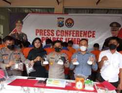 Polres Jember Tangkap Dua Bandar Narkoba, Disita 1,3 Kilogram Sabu