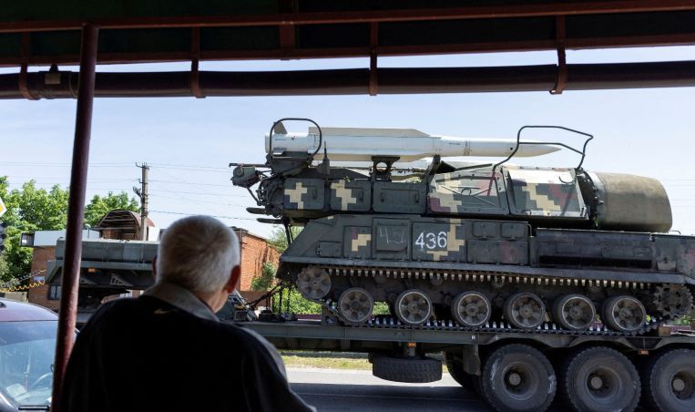 Ukraina Terima Roket Jarak Jauh dari AS