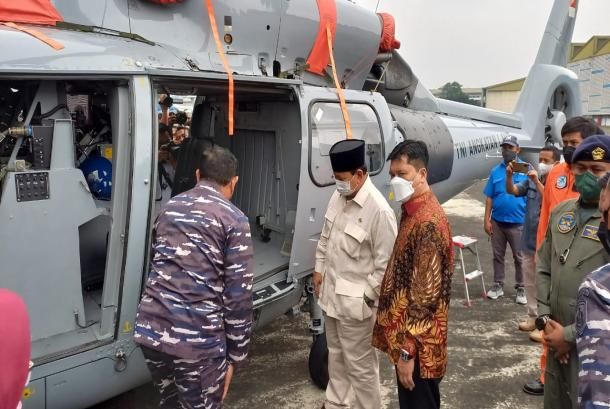 Menhan Serahkan Dua Unit Heli Antikapal Selam Buatan PTDI ke TNI AL