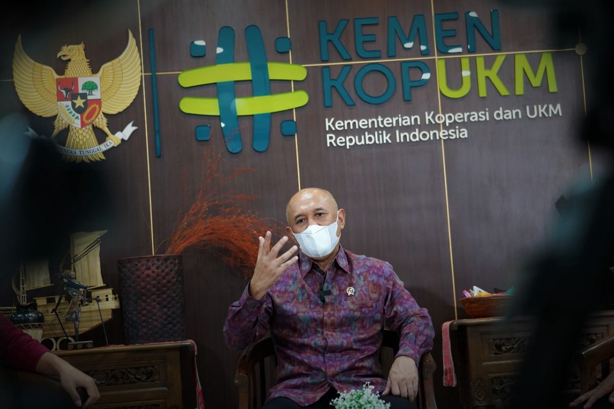 Teten Ajak Pedagang Mie dan Bakso Berjualan Secara Online