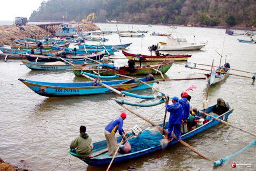 Pesisir Lebak , Premanisme, Perahu Nelayan, Potensi Gelombang Setinggi